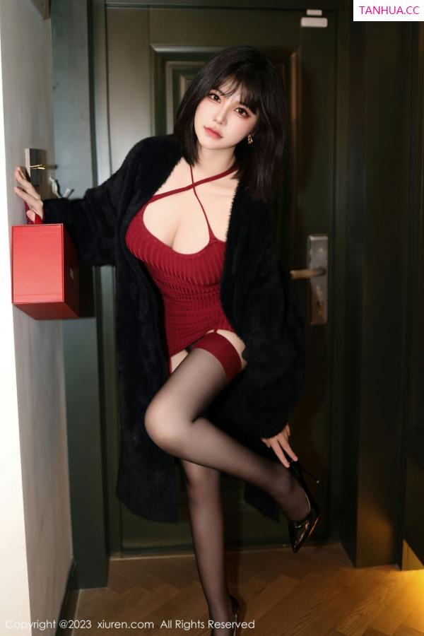  [XiuRen]高清写真图 2023.01.17 No.6144 桃桃子_ 丝袜美腿第4张图片